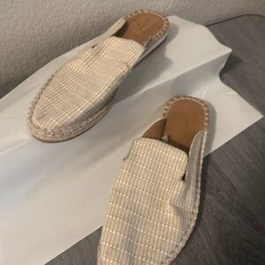 Universal Thread Tan and Cream Woven Loafers